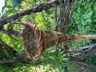 Füllhorn aus Weiden geflochten